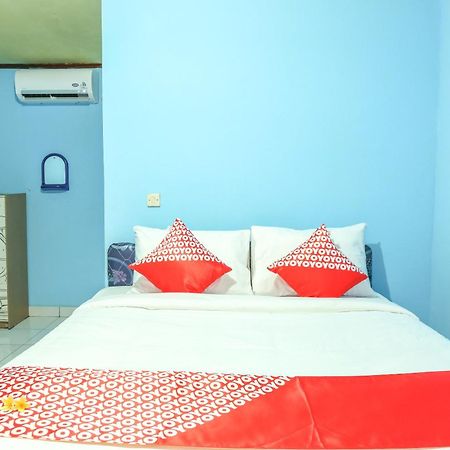 Oyo 1662 Zury Homestay Kuta  Exterior photo